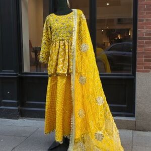 Indian Pakistani Mehndi Mayun Yellow Embroidered Women's Dress outfit Sharara